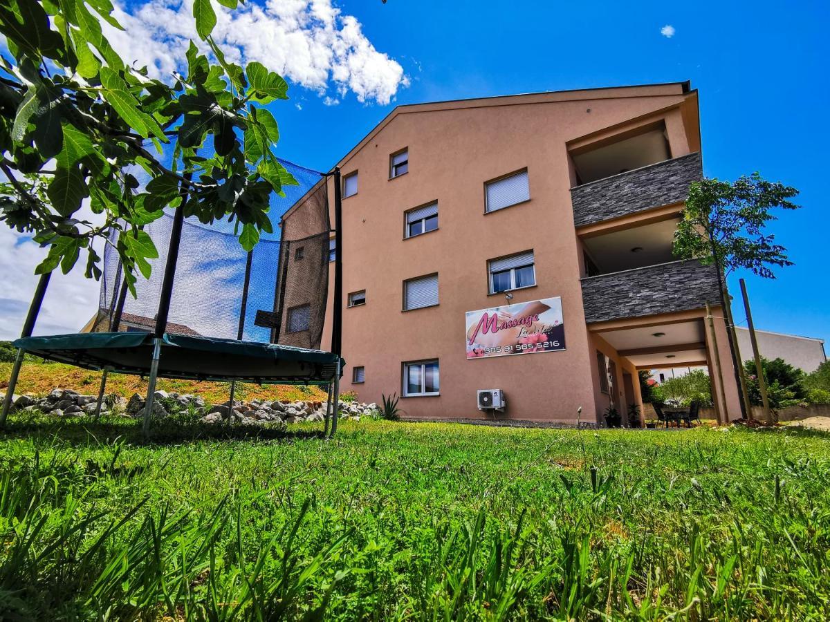 App La Vita E Bella - Azzurro Apartment Пунат Екстериор снимка